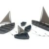5 Barcos de madera con velas y remos