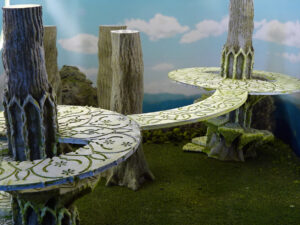 012-0151-0 casa árbol con pasarela para escenografía élfica · Casa árbol élfica con pasarela