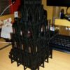 Fábrica gótica en ruinas para escenografía, modelo completo junto a un teclado